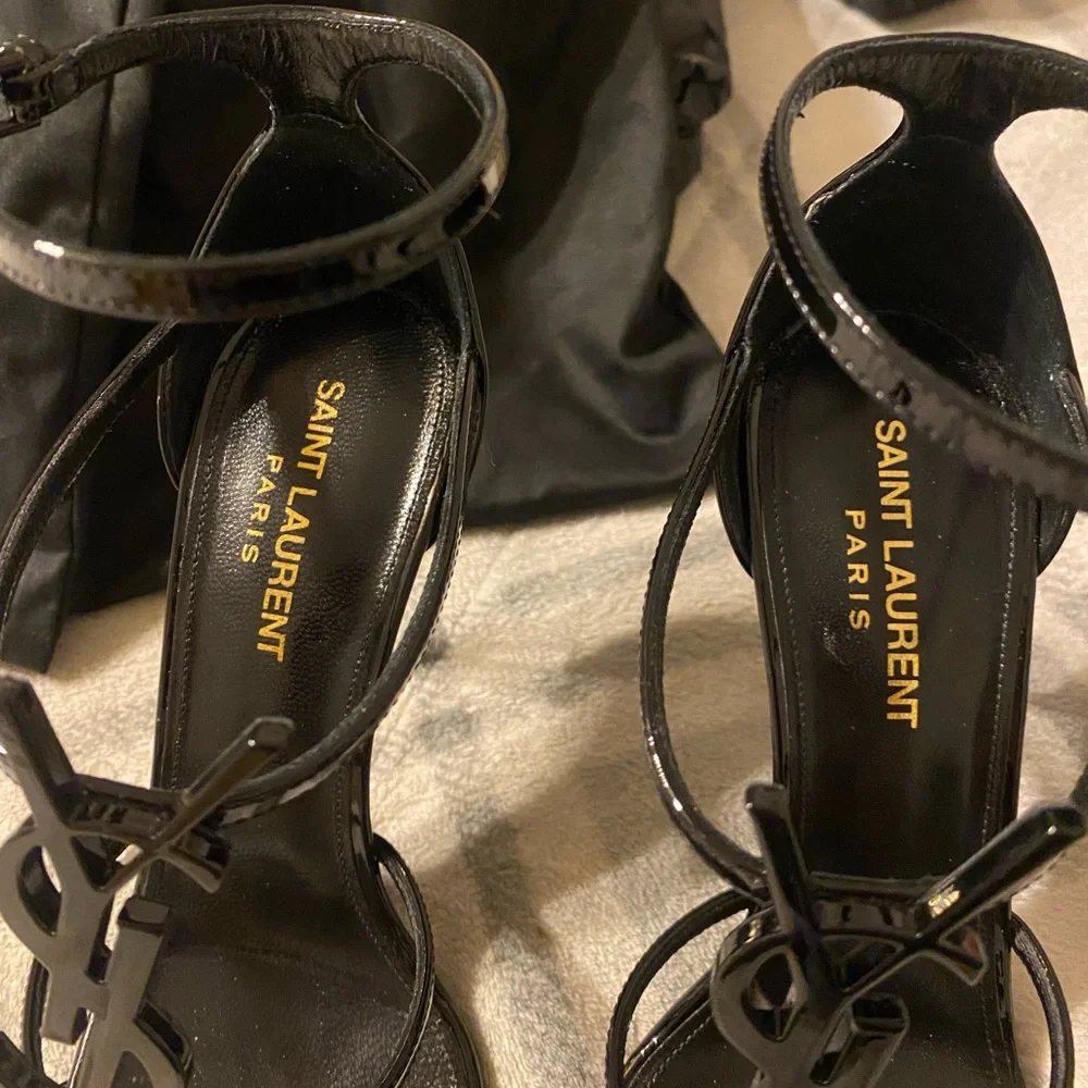 $1300 new from store - Yves saint laurent Cassandra heels black patent leather - Picture 3 of 12